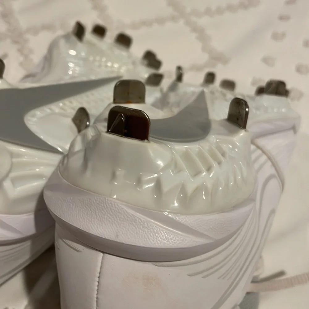 Nike Metal Cleats - Picture 6 of 11